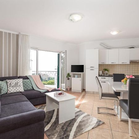 Summer Breeze Apartment With A Pool โอปาติยา ภายนอก รูปภาพ