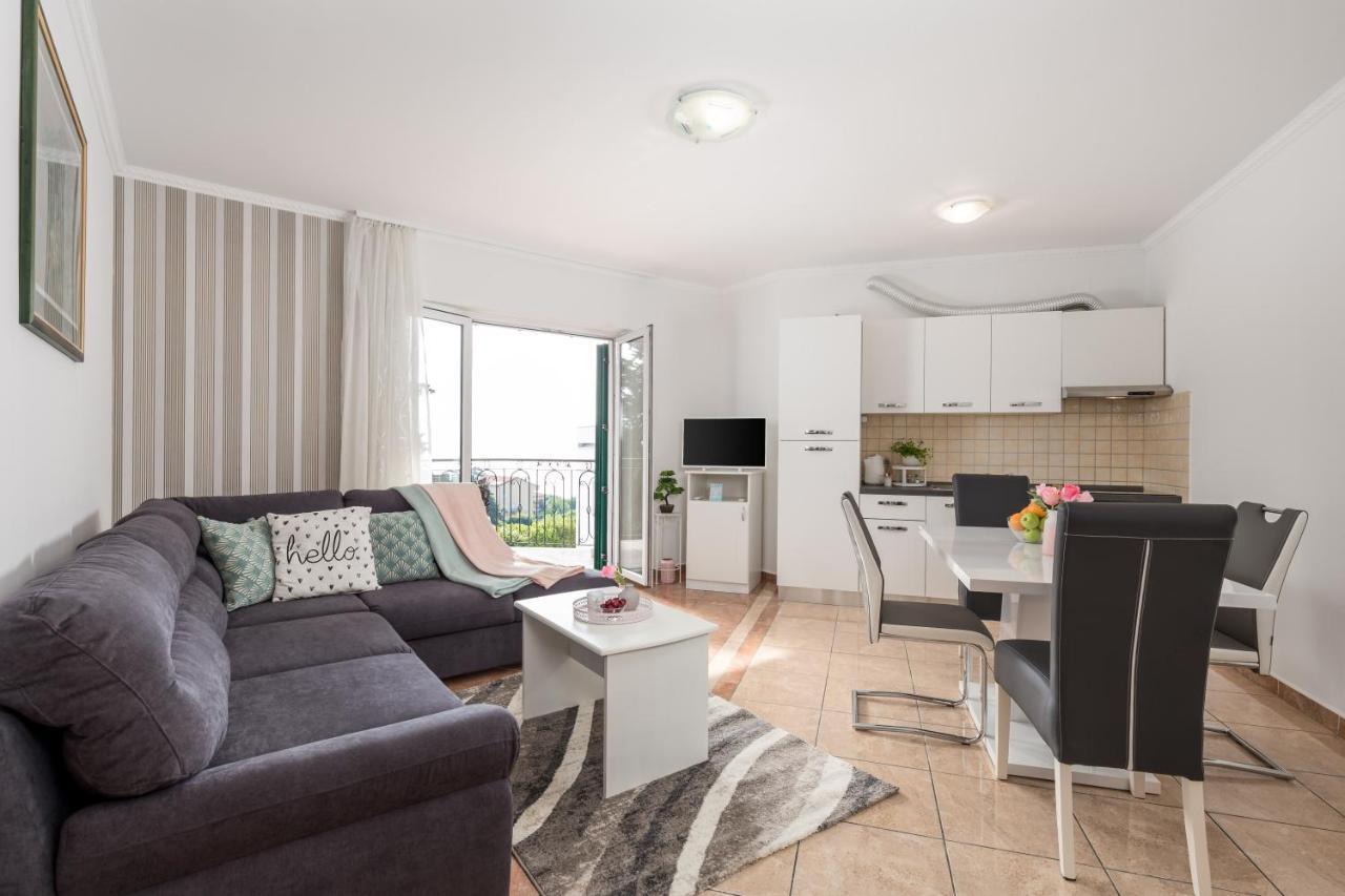 Summer Breeze Apartment With A Pool โอปาติยา ภายนอก รูปภาพ