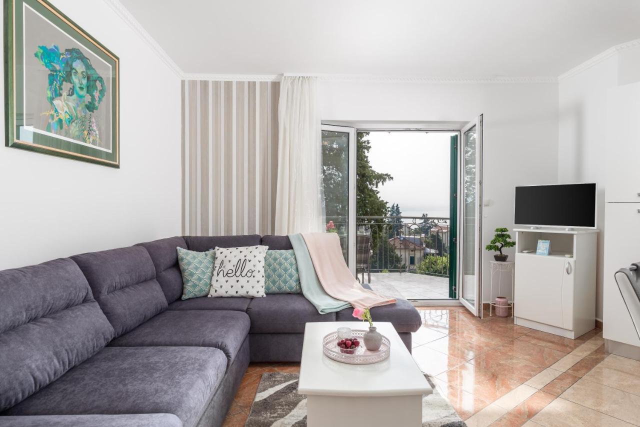 Summer Breeze Apartment With A Pool โอปาติยา ภายนอก รูปภาพ