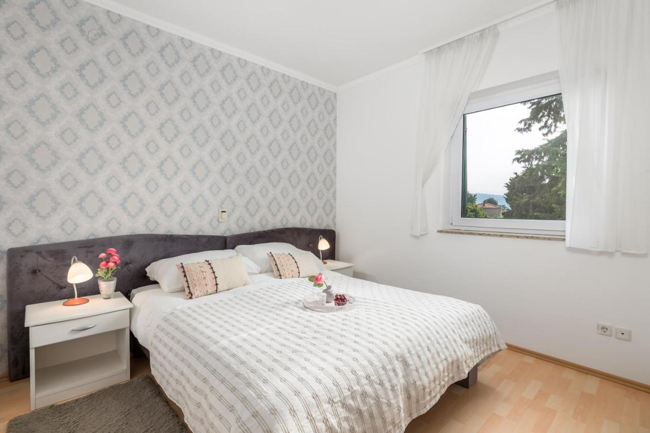 Summer Breeze Apartment With A Pool โอปาติยา ภายนอก รูปภาพ